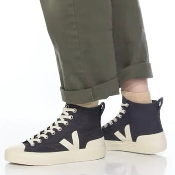 VEJA Wata II Size 9.5 New without Box MSRP $155 SOO - Picture 4 of 13